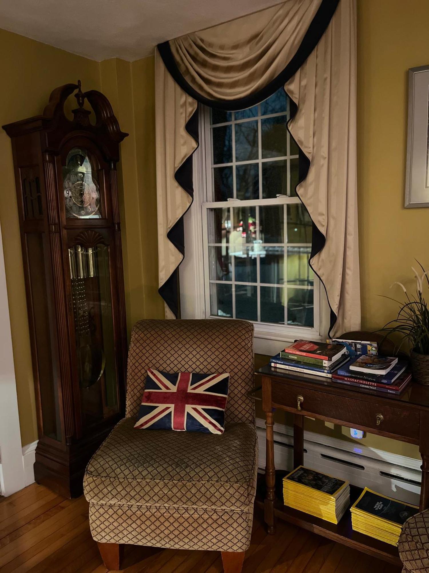 Antique1242 British Bed & Breakfast Enfield Exterior photo
